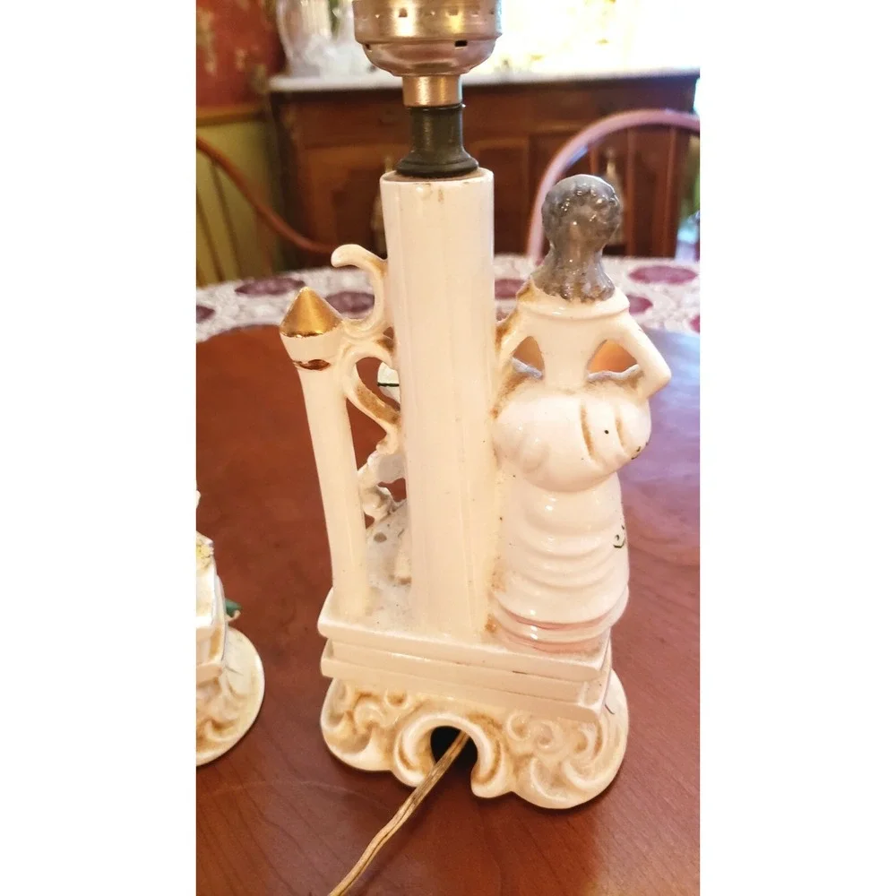Vintage WALES Victorian Colonial Couple Figurine Lamp Made in Japan